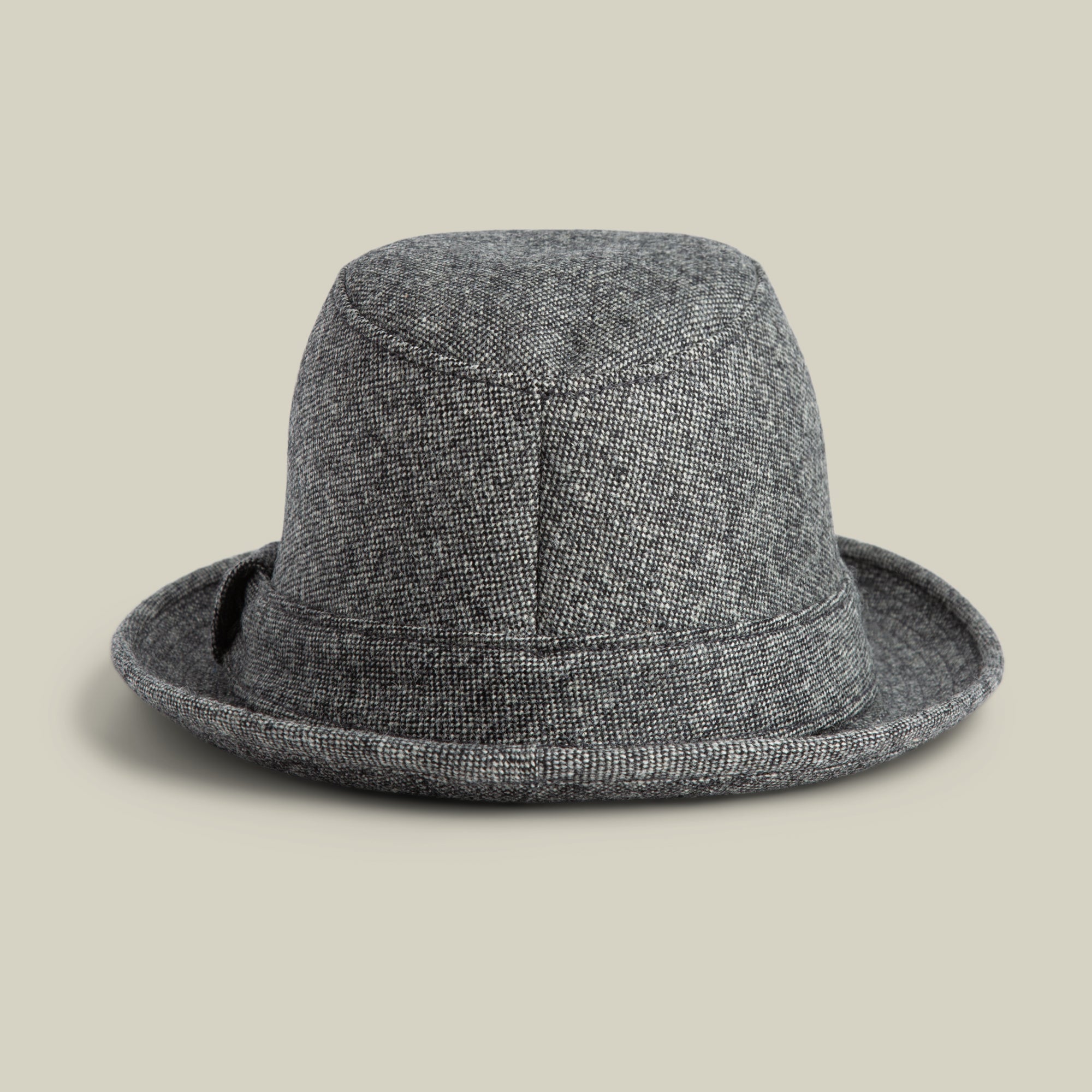 The Goorin Bros. Shady Tweed Fedora, crafted from gray Shetland wool with a short brim and simple band, is expertly woven at the renowned Moon mill in England and displayed on a neutral background.